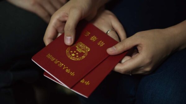 「結婚しないのは、役所が遠いから？」中国で銀行・地下鉄でも婚姻届