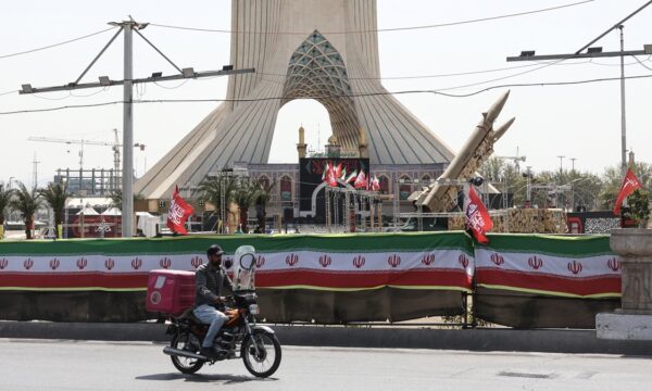 イラン　米国に軍事攻撃の延期を要請　トランプ氏「速やかに合意を」
