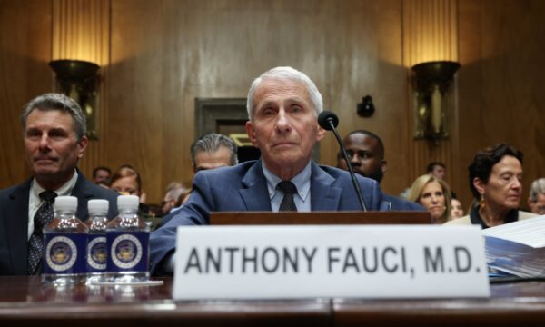 米上院　ファウチ氏の議会侮辱決議を可決　100超証言拒否