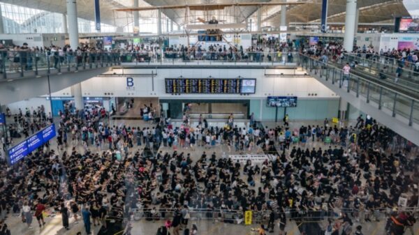 中共の出境管理　香港に拡大か　米国行き乗客に「二次検査」