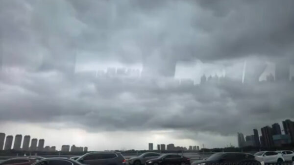 雲の上に「もう一つの街」　中国・瀋陽の空に謎のビル群