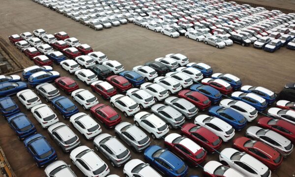 中国EV価格戦争で減益拡大　BYD純利益20.5％減　新興勢は赤字へ