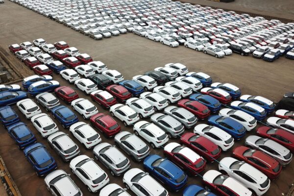 中国EV価格戦争で減益拡大　BYD純利益20.5％減　新興勢は赤字へ