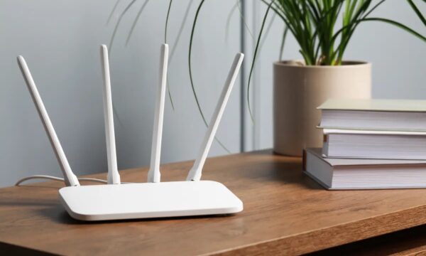 中国製ルーター20機種超にバックドア　35秒ごとに中国登録ドメインと通信