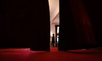 中国で恋愛にもリスク　中共　公務員の結婚・交友関係まで厳しく管理