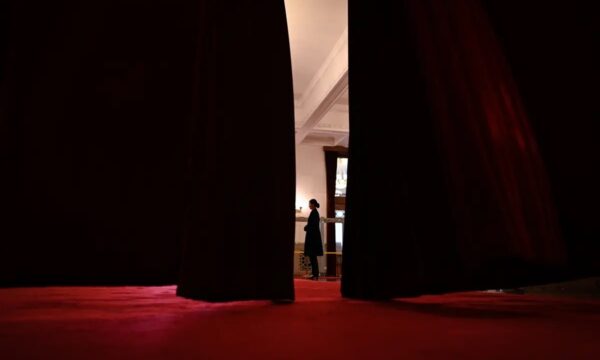 中国で恋愛にもリスク　中共　公務員の結婚・交友関係まで厳しく管理
