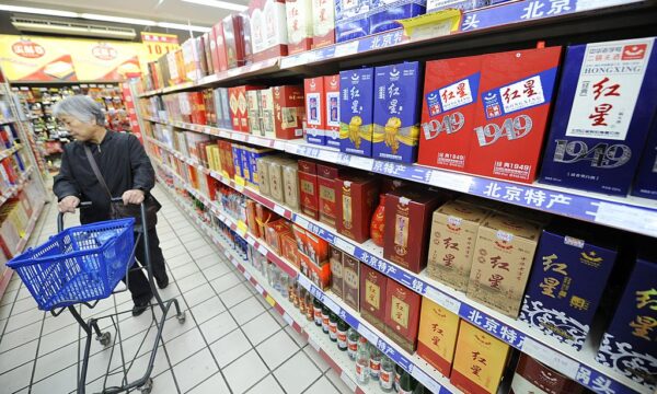中国のたばこ・酒販売店　1日900店閉店　2025年に32万店撤退