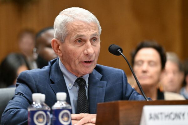 米上院委　ファウチ氏を議会侮辱とする決議を可決　今後の手続きは