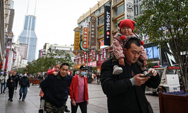 中国　少子化で幼稚園教員が1年に約22万人減　園数・園児数も大幅減