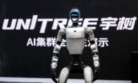 中国人型ロボット宇樹科技　上場後45％急落　株価バブル懸念広がる