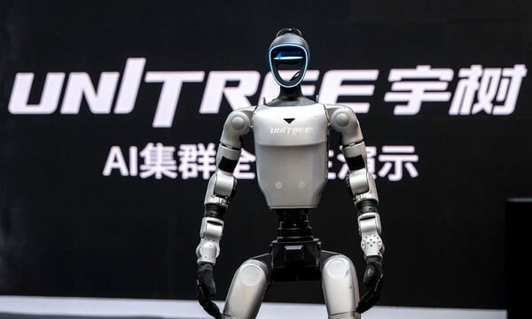 中国人型ロボット宇樹科技　上場後45％急落　株価バブル懸念広がる