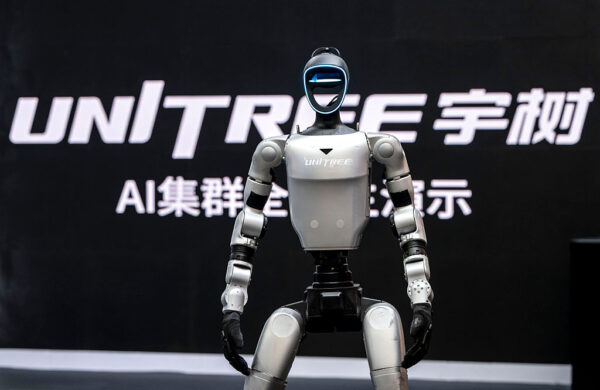中国人型ロボット宇樹科技　上場後45％急落　株価バブル懸念広がる