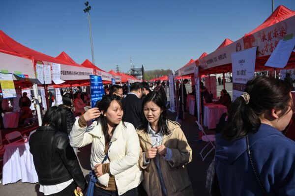 中国の若年失業率17.9％　大卒1270万人　就職難深刻化