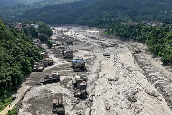 ネパール大洪水　160人死亡160人死亡・800人超不明　邦人5人も行方不明