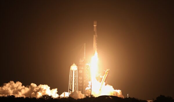 スペースXのロケット残骸　月に衝突　NASA確認