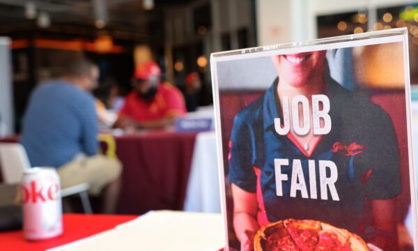 世界の若者の雇用状況　昨年悪化　ILO「失業率12.4％　ニート2億5700万人」