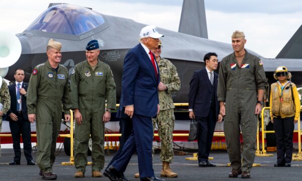 トランプ氏が空母のカタパルトを「電磁式」から「蒸気式」へ　知っておくべきこと