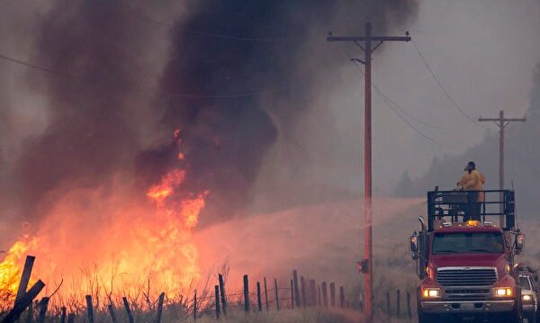 米ワシントン州で山火事猛威　600棟焼失　州兵派遣