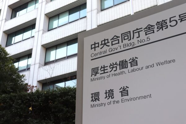 市販類似薬に追加負担　アトピー保湿剤は対象外へ　厚労省が新制度の中間とりまとめ案