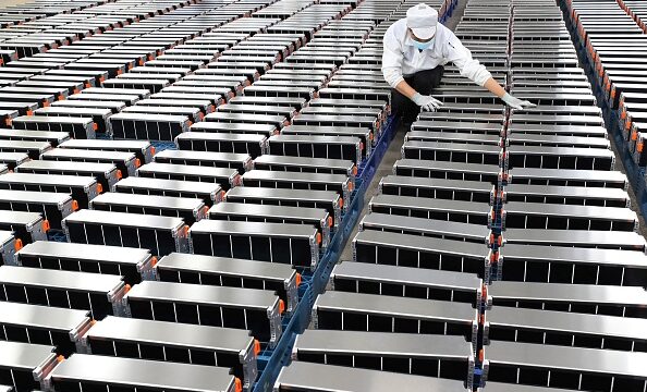 中国でEV電池が廃棄ピーク　使用済み電池をどう処理するのか