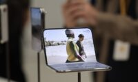 【写真】アップル初の折り畳みスマホ「iPhone Duo」　最上位モデルは2万6500元　中国本土で予約代行料が5千元に高騰