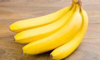 バナナはすぐに黒くなる？　買って帰ったらまず「柄」を包んで