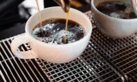 コーヒーで歯を傷めないために　歯科医が勧める意外な飲み方