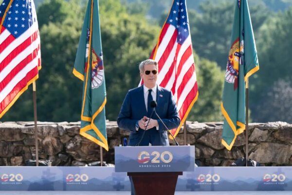 「イラン政権から距離を置け」米財務長官　支援国・企業に警告