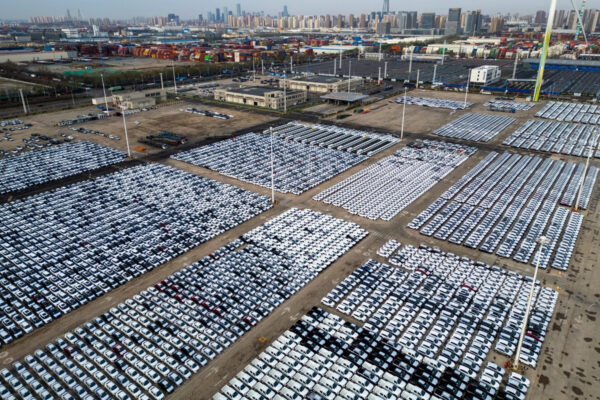中国の輸出急増　貿易不均衡で世界的反発を誘発