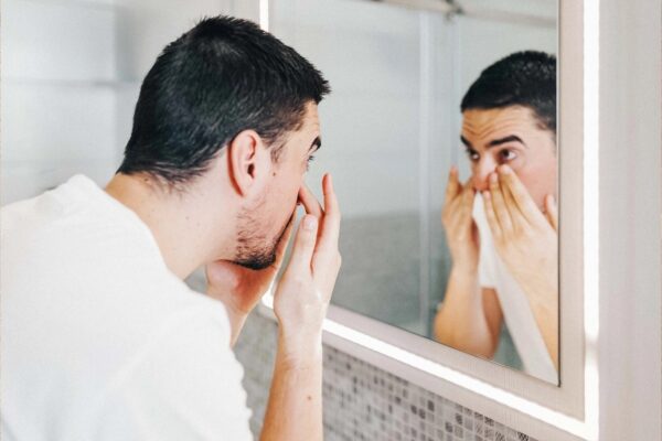 腎臓の不調は顔に出る？　見逃したくない変化と日常の養生法