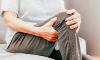 膝の痛みの緩和は肘から始まるかもしれない　全身で見る中医学のアプローチ