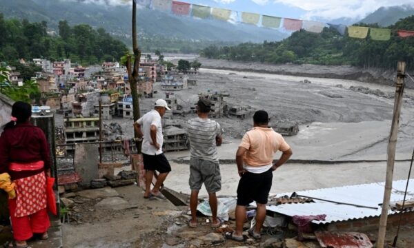 数分の決断　900人超の命救う　ネパールの校長が洪水直前に避難指示