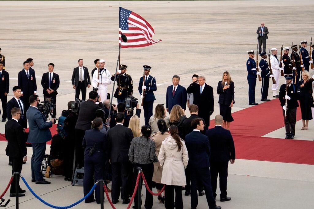 トランプ米大統領　習近平を異例の歓迎　歓迎式典ではB2とF22が上空飛行