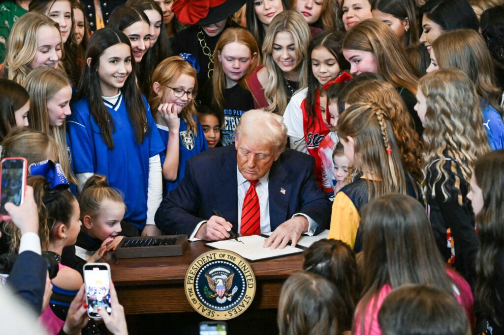 トランプ政権　バイデン氏の「性自認」規則撤回　トランスジェンダー政策を転換へ