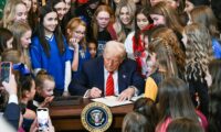 トランプ政権　バイデン氏の「性自認」規則撤回　トランスジェンダー政策を転換へ