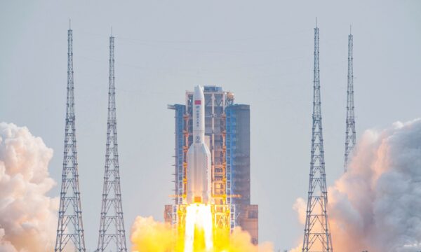 中国のロケット残骸か　米国の畑とインドネシアの農園で相次ぎ発見