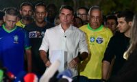 ブラジル大統領選で敗北のボルソナロ氏　米国到着