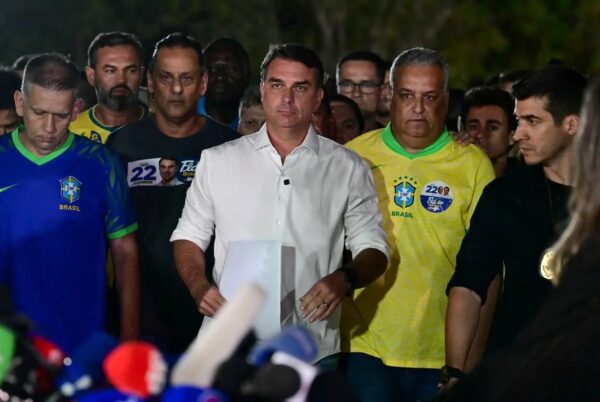 ブラジル大統領選で敗北のボルソナロ氏　米国到着