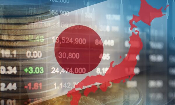 G7最大の政府債務で利回り上昇は最小　日本国債で何が起きているのか